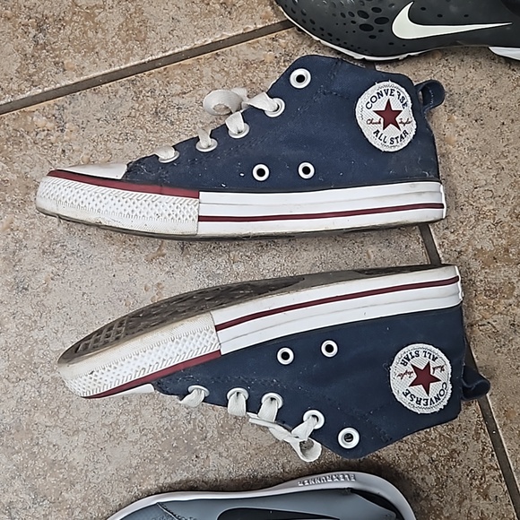 Converse - Picture 2 of 4